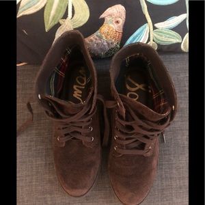 Sam Edelman suede laced 🥾 boots!